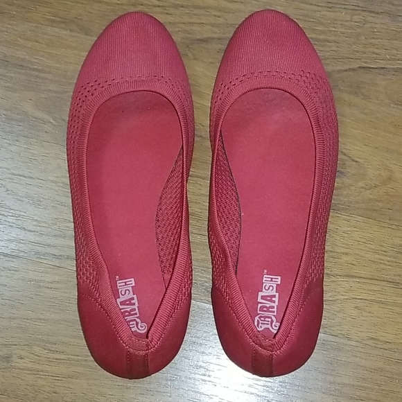 Comphy Red Shoes - Picture 2 of 6